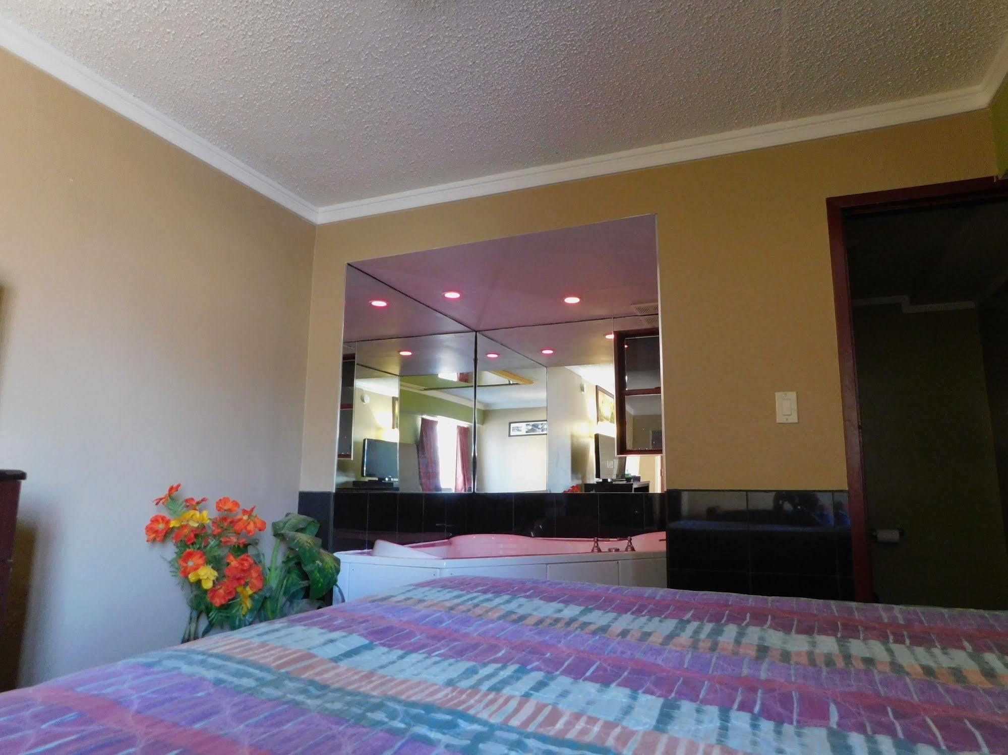 Mounts Motel Lawrenceville Extérieur photo